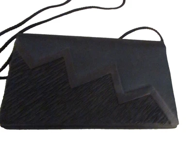 Cartera sin asas de noche rectangular satinada negra vintage La Regale Foto 1 de 4