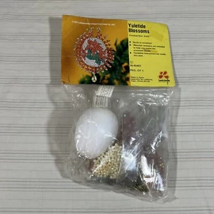 Vintage LeeWards Yuletide Blüten Perlen Weihnachtsschmuck Bastelset NEU 1977 F1 - Bild 1 von 8