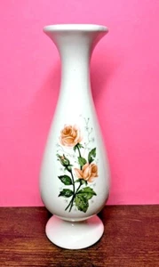 Small Porcelain Bud Vase * White with Roses * 6 in tall * - Bild 1 von 7
