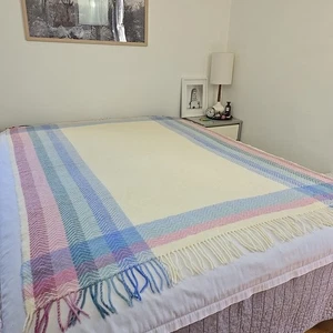 Alafoss Isländische Wolle Decke 78"x 58" mit Fransen Pastell Blau Rosa Weiß - Bild 1 von 14