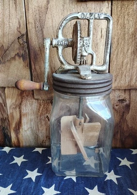 Antique DAZEY BUTTER CHURN #20  GREAT SIZE FOR DISPLAY !  - Image 1 of 4