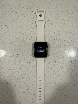 ***BLOQUEADO*** Apple Watch Series 3 (GPS) 42mm Gris espacial Estuche de aluminio **BLOQUEADO** Foto 1 de 4