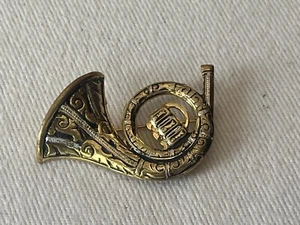Spilla vintage Damescene smalto corno francese smaltato ottone tono oro SPAGNA - Foto 1 di 4