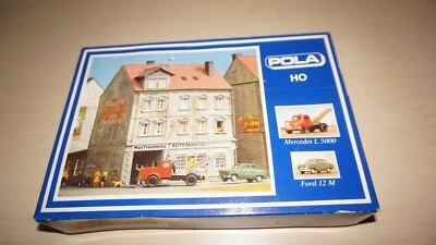 RF33] Pola H0 165 Stadthaus mit Auto-Werkstatt und 2 Wiking Modellen - Bild 1 von 2
