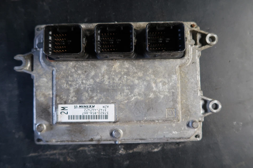 2013-2014 HONDA CR-V ECM ENGINE COMPUTER (A22) 37820-r5a-a67 - Image 1 of 1