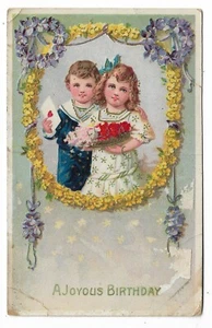 ANTIGUA Postal Un Feliz Cumpleaños Dos Niños con Regalos - Imagen 1 de 2