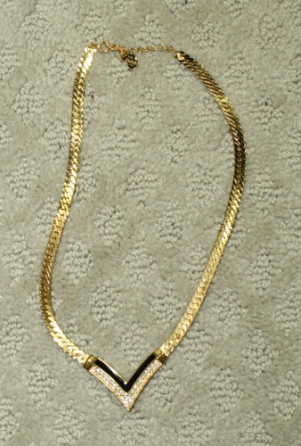 Collana girocollo Christian Dior "V" smalto nero pavè strass dichiarazione