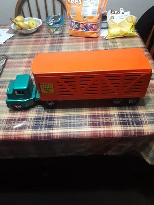 MIRAR GRANJA GANADORA ESTRUCTURA AÑOS 60 INC. Semirremolque y remolque de acero prensado ver fotos Foto 1 de 4