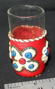Arte popular vintage Yugoslavia cuero cubierto vidrio tiro tequila o México! - Imagen 1 de 5