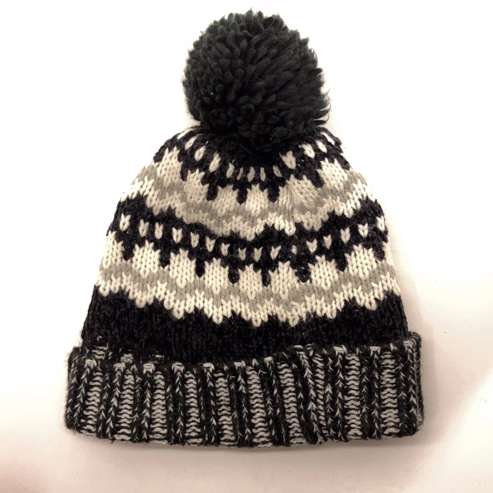 Chapéu pom de inverno Old Navy preto branco cinza padrão linha squggily - Imagem 1 de 4