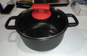 Cazuela antiadherente de aluminio fundido a presión Olympia Love con tapa, 7,8 pulgadas - Imagen 1 de 4