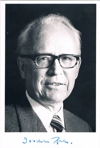 Foto firmada con autógrafo genuino de Joachim Zahn 1914-2002 5"x7" Daimler-Benz AG - Imagen 1 de 1