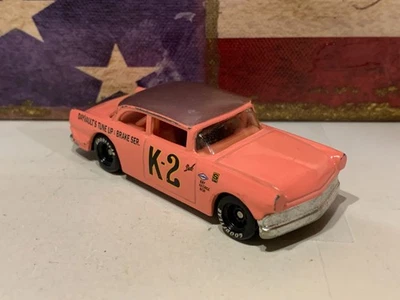 CAMPEONES DE CARRERAS 56 FORD, DALE WONHARDT, ROSA, K-2 1:64 Foto 1 de 4