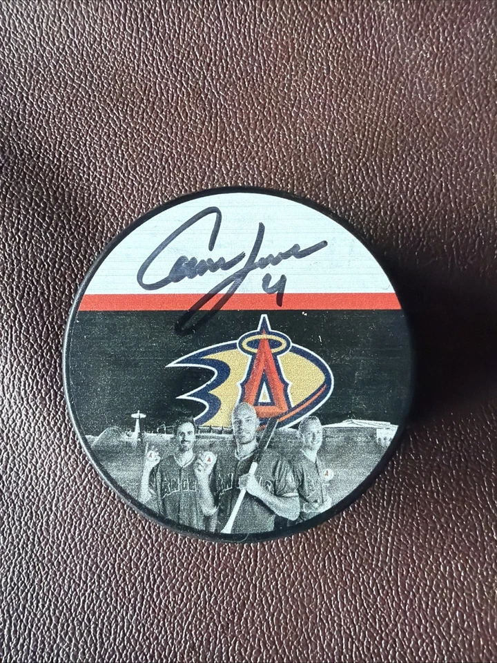 Disco automático firmado por Cam Fowler Anaheim Ducks NHL Foto 1 de 1