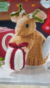 Knitting Pattern For Lovely Novelty Christmas Mouse Tea Cosy In D.K - Picture 1 of 3
