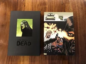 THE WALKING DEAD Deluxe Hardcover, Vol. 2 OMNIBUS / Slipcase edition, new! - Picture 1 of 4