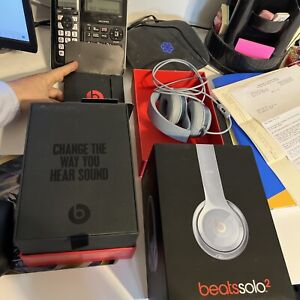 Beats by Dr. Dre B0518 Solo 2 in box see pictures some damage