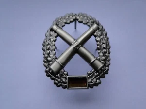 Original Bundeswehr Barettabzeichen Artillerie Metall - Picture 1 of 1