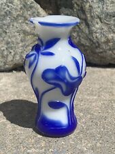 Fine Chinese Blue and White Peking Glass Vase,