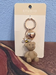 Studio Bag Charm Bear, Bee And Lots of Heart, Metal Key Ring - Picture 1 of 5