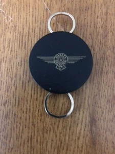 VINTAGE HARLEY DAVIDSON MOTORCYCLES USA ADVERTISING KEYCHAIN BLACK & GOLD COOL - Picture 1 of 4