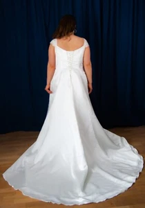 Restposten Brautkleider Neuware 18 Stück mit Etiketten Gr. 36-50 Hochzeitskleid - Bild 1 von 12
