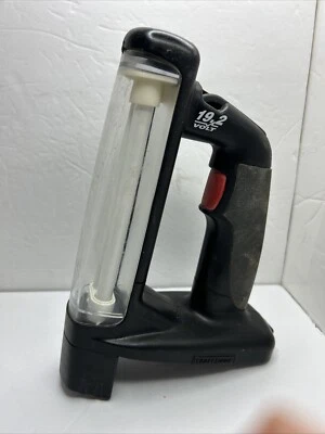 Luz de trabajo fluorescente inalámbrica Craftsman 315.114073 19.2V probada. Usado Foto 1 de 4