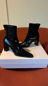 Edle Leder-Stiefelette von Balenciaga, original und ungetragen mit Etikett, 41 - Bild 1 von 10