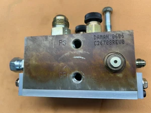 Collettore idraulico DAMAN D0606 C26708REV0 con raccordi attaccati - Foto 1 di 11