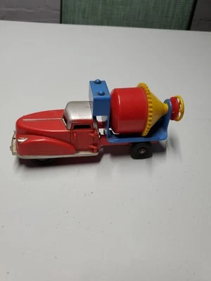 Camión mezclador de cemento de plástico duro Renwal vintage neumáticos negros funciona fricción  Foto 1 de 4