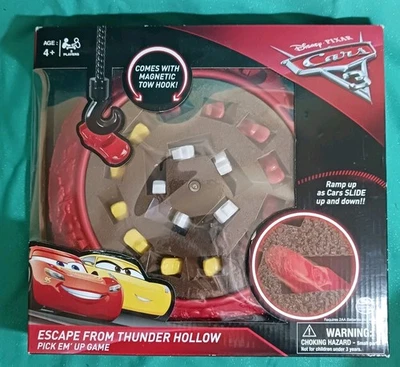 Juego de mesa Cars 3 Disney Pixar Escape from Thunder Hollow Pick Em Up sellado Foto 1 de 4