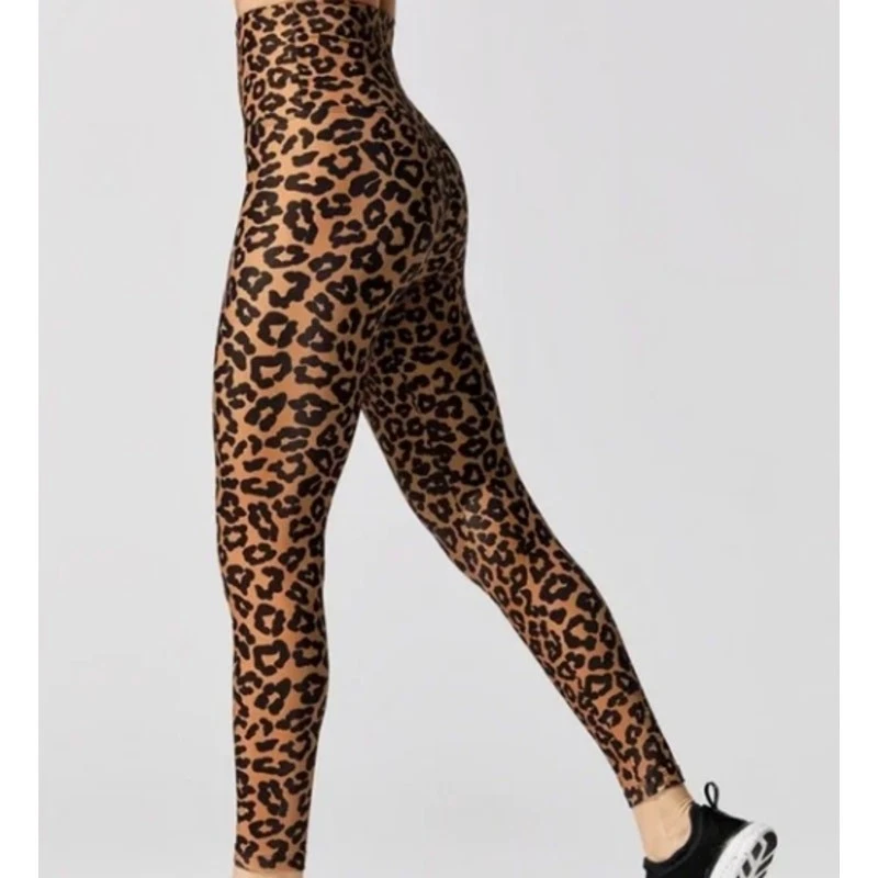 Legging para mujer Beach Riot estampado de leopardo talla XS  Foto 1 de 4