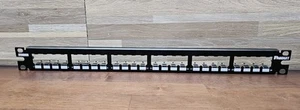 Panduit CP24BLY 24-portowy modułowy panel krosowy Mini-Com, czarny, - Zdjęcie 1 z 4