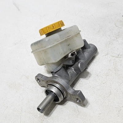 Cilindro maestro de freno Subaru WRX STI 2008-2014 OEM 08 09 10 11 12 13 14 Foto 1 de 4