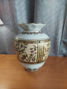 11" Bird Design 1940s Porcelain vase Made in china - Picture 1 of 7