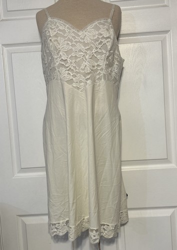 OFF WHITE Camicia da notte vintage Vanity Fair 38 L bianco sporco orlo in pizzo abito completo slip made in USA anni 80