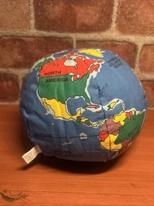 "Juguetes pequeños de peluche Hugg-A-Planet World Globe de 6"" con sonajero" - Imagen 1 de 3