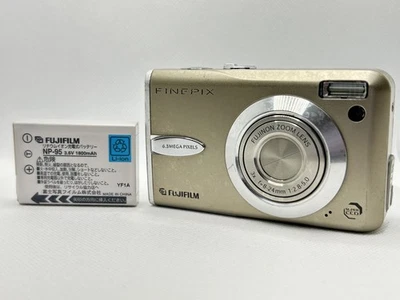 [Ausgezeichnet] Fujifilm FinePix F30 kompakte Digitalkamera 6,3 MP silber aus... - Bild 1 von 4