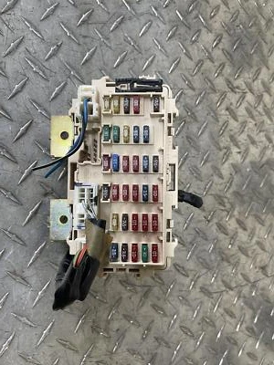 Nissan Frontier 2003 caja de fusibles interior cabina relé caja de conexiones fabricante original Foto 1 de 4