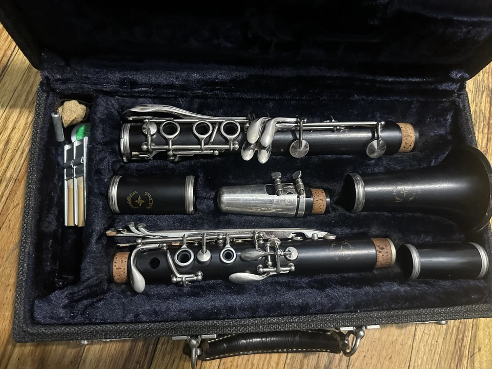 Clarinete de madera de granadilla Conn 80N Victor Bb -- JUEGA MUY BIEN Foto 1 de 3