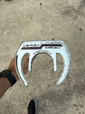 Odyssey Versa Sabertooth White Putter Left -Handed 35'' - Image 1 of 4