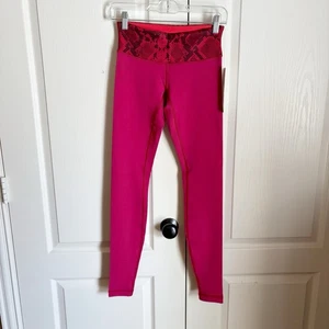 Neu mit Etikett lululemon Wunder Hose III wendbar cranberry Größe 4 98 $ - Bild 1 von 3