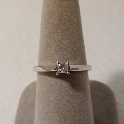 14k WHITE GOLD .18 CT PRINCESS DIAMOND ENGAGEMENT RING  ~ SZ 7 ~ 2.64 GR NEW - Image 1 of 4