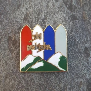SKI NAKISKA Mountain Skiis Snowboards Resorts Souvenir Travel Lapel Pin Canada - Picture 1 of 2