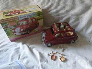 Sylvanian Families Family Saloon Car Boxed + Rabbit Figures - Bild 1 von 11