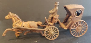 Antique Cast Iron Metal Horse Drawn Carriage w/riders - 1920s - Picture 1 of 9