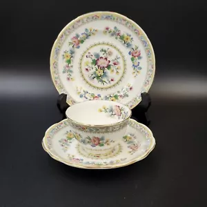 E.B. Foley Ming Rose Cup/Sugar Bowl Saucer & Bread Plate Trio Bine China England - Bild 1 von 11