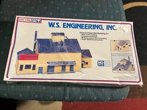 LIFE-LIKE TRAINS W.S. ENGINEERING INC DISPLAY BRAND NEW SEALED - Picture 1 of 2