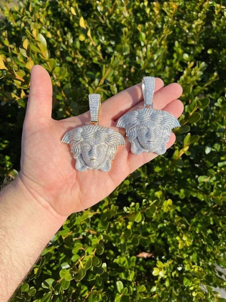 Colgante de hip hop "cabeza de Medusa" de zafiro blanco simulado de corte redondo de 12,62 quilates para hombre Foto 1 de 1