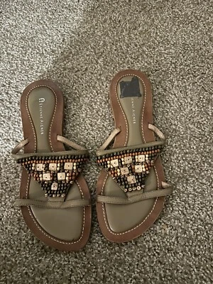 Sandalias Etienne Aigner Verde Salvia Cuentas Cuero Superior Talla 8.5M Foto 1 de 4